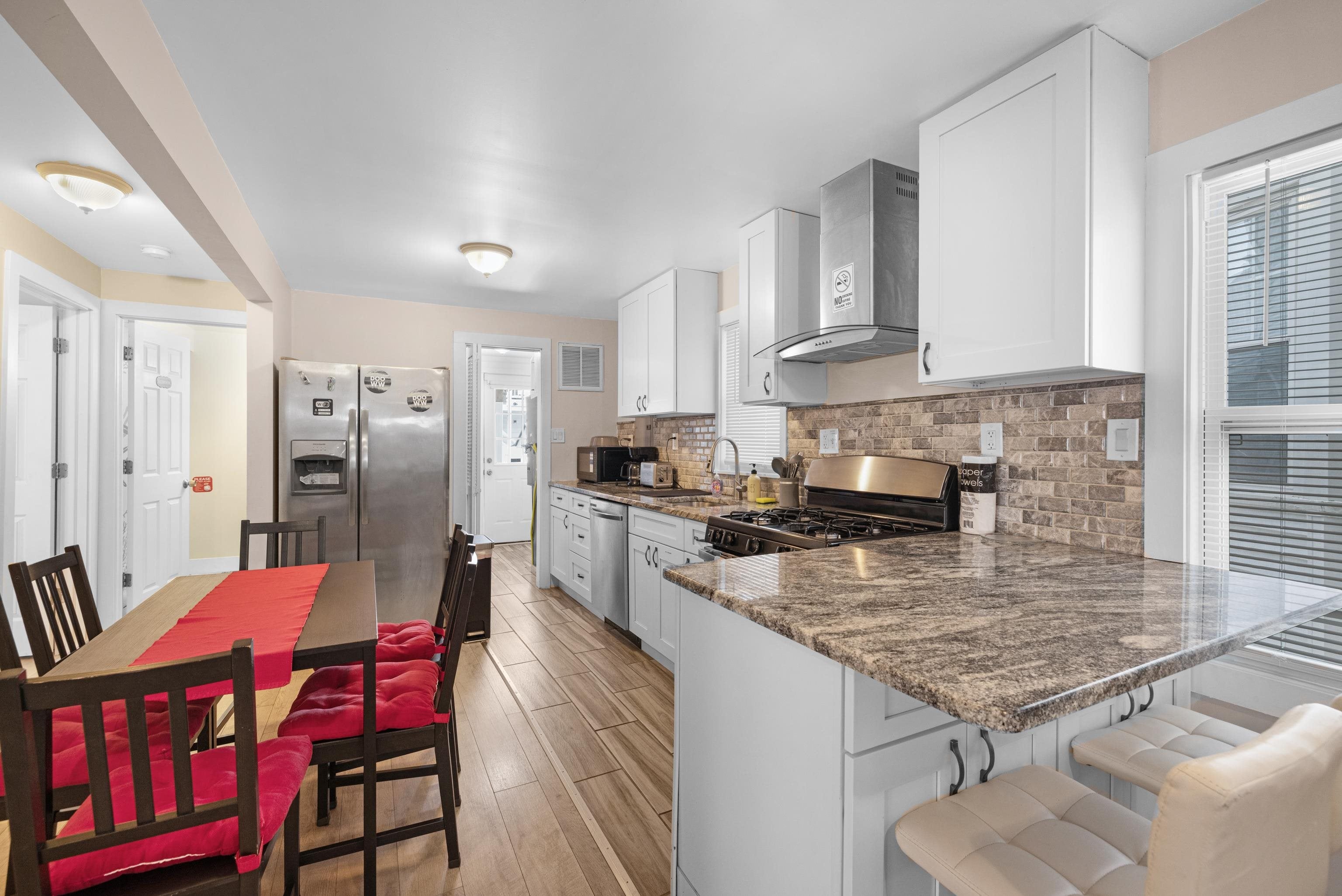306 E Poplar Avenue