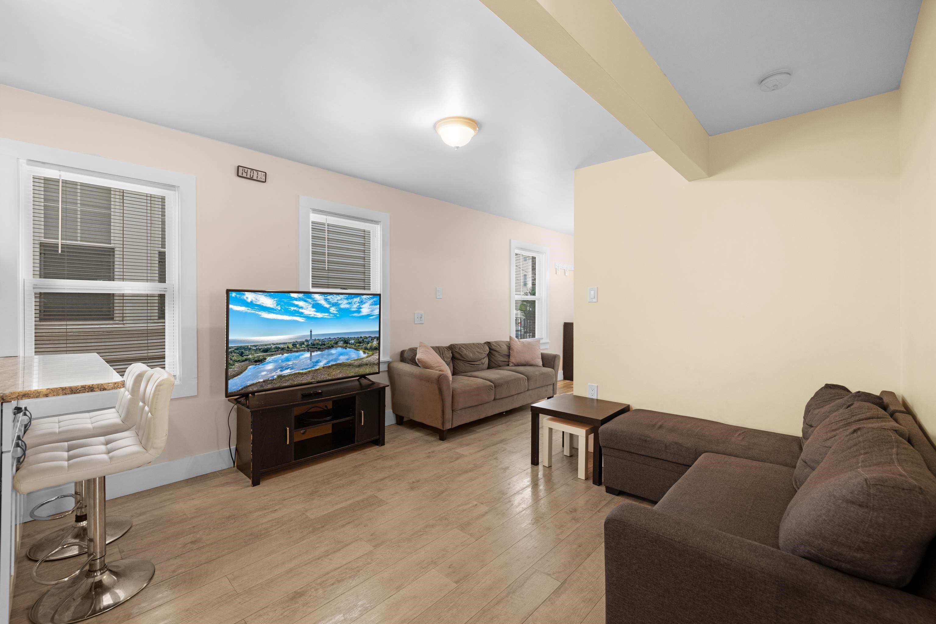 306 E Poplar Avenue