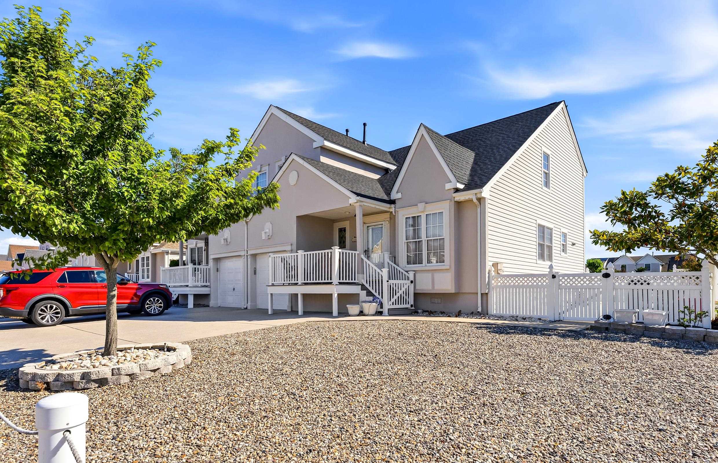 231 E North Station 231
