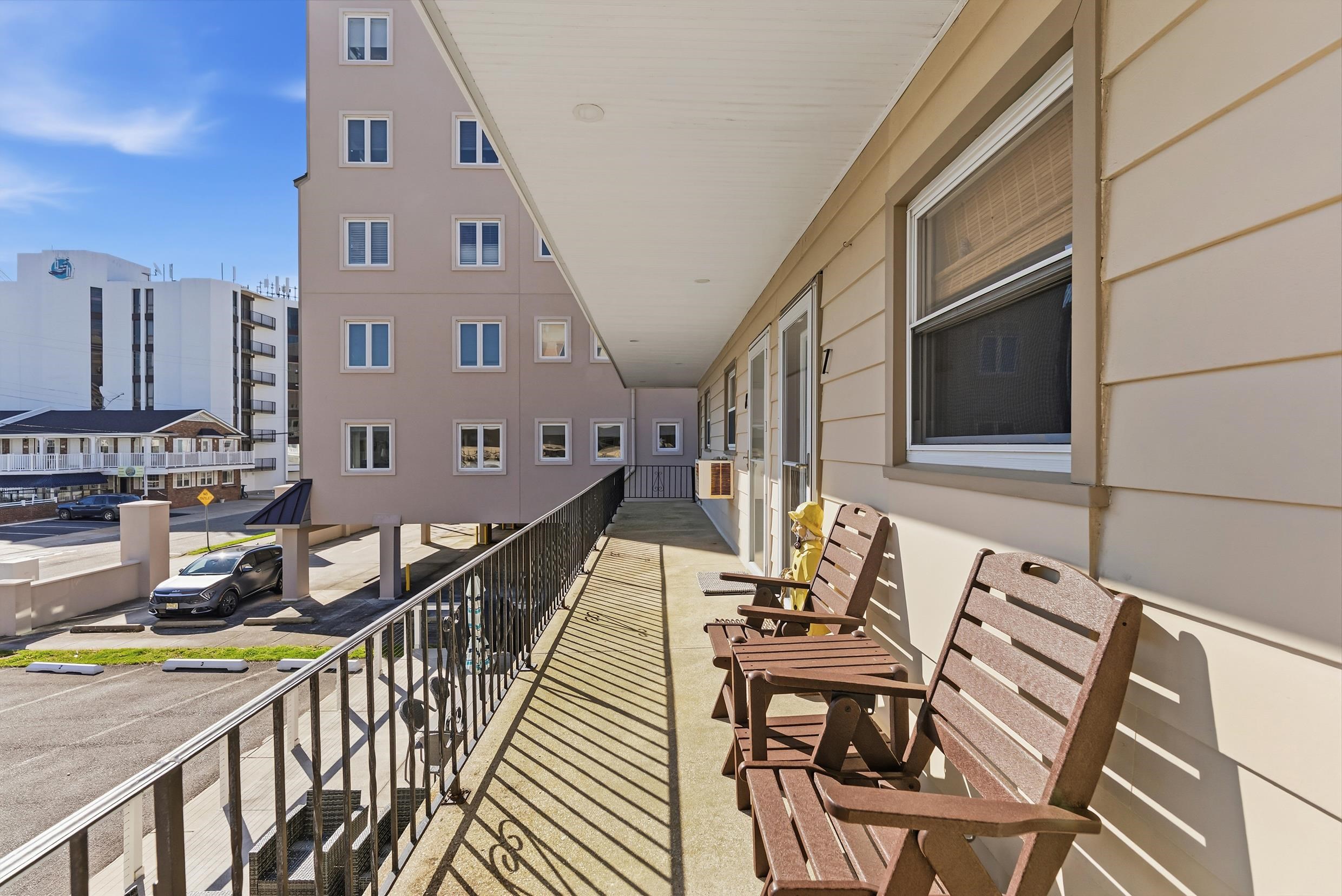 404-06 E Farragut Road 7