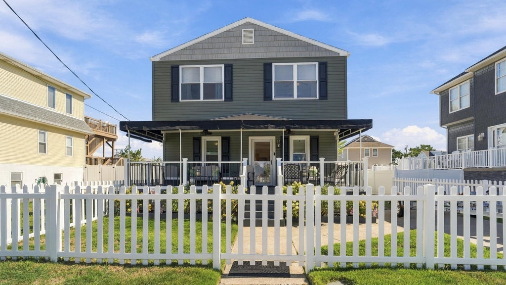 Photo of 427 Mulberry Avenue, North Wildwood, NJ 08260 (MLS # 262640)