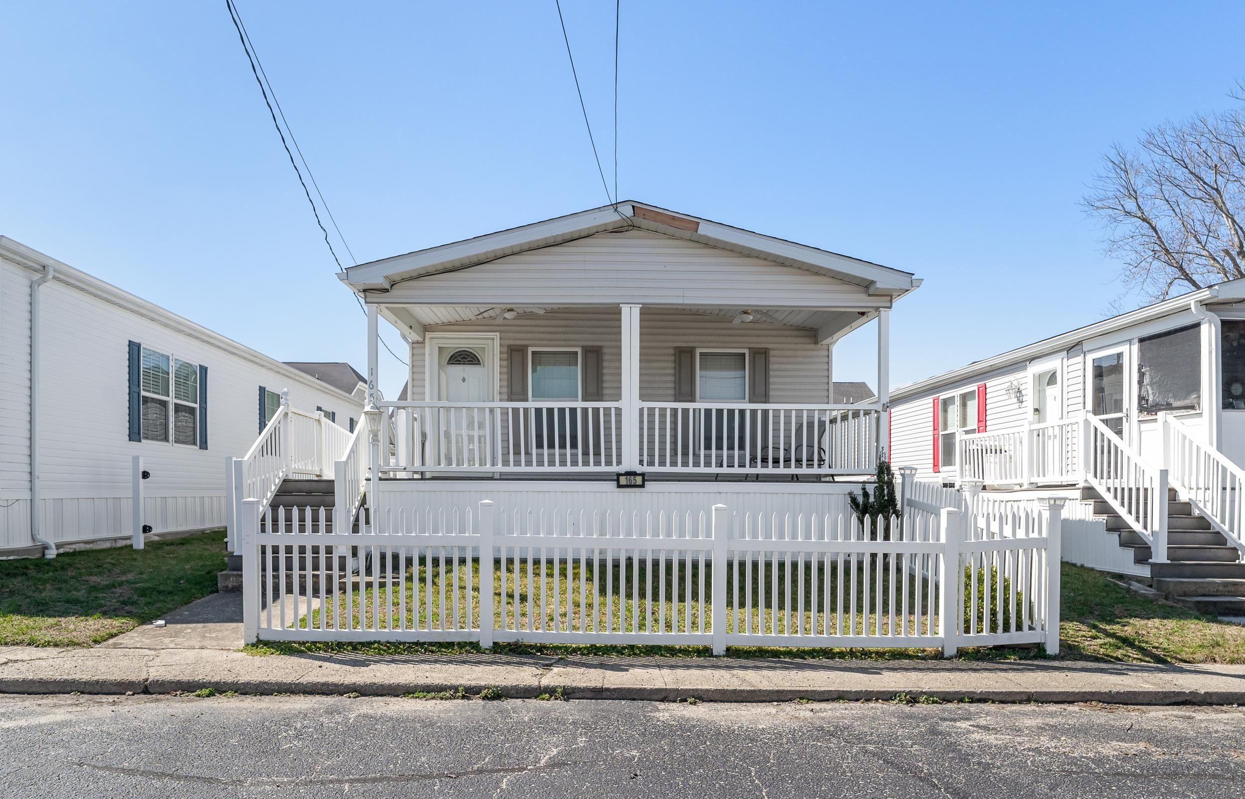165 Maurice Boulevard
