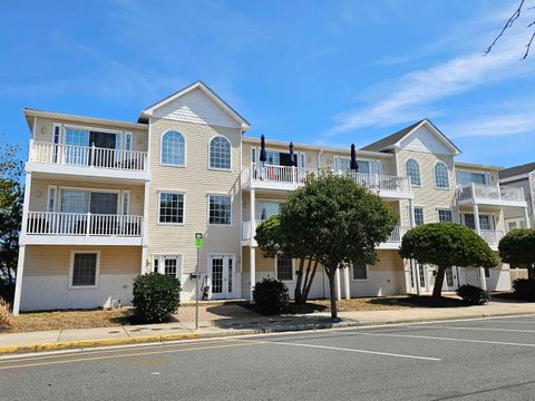 Photo of 301 E Leaming Avenue #F, Wildwood, NJ 08260 (MLS # 252657)