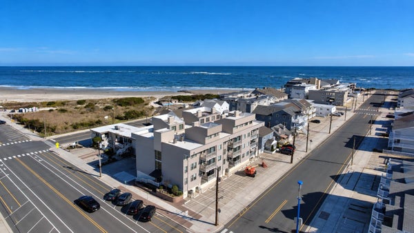 215 SURF AVE APT 204, WILDWOOD, NJ 08260 - Image c8daf8514d5d9b4145c495bb169d51cc/3195563207