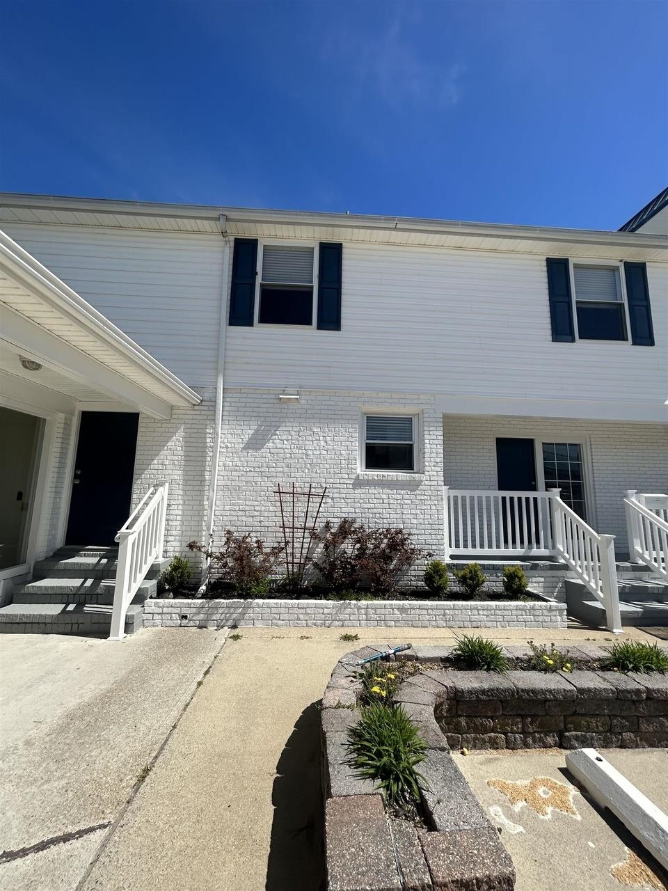 6109 Atlantic Avenue 100