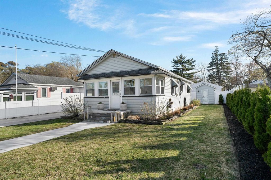 Photo of 124 Vermont Avenue, Villas, NJ 08251 (MLS # 260940)