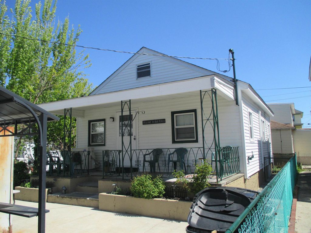 Photo of 119 E Cresse Avenue #B, Wildwood, NJ 08260 (MLS # 261321)