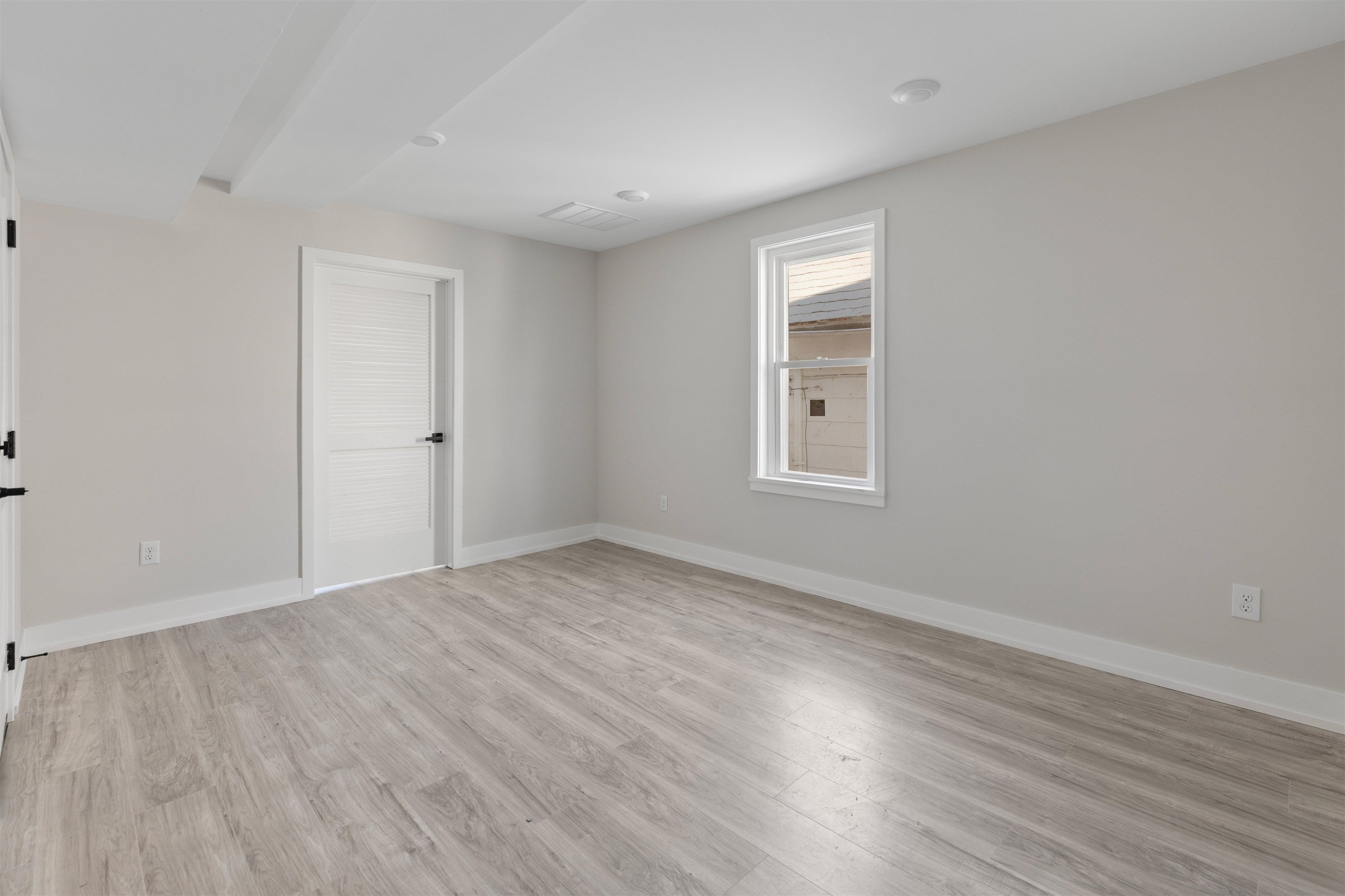 148 E Hildreth Avenue 2 East