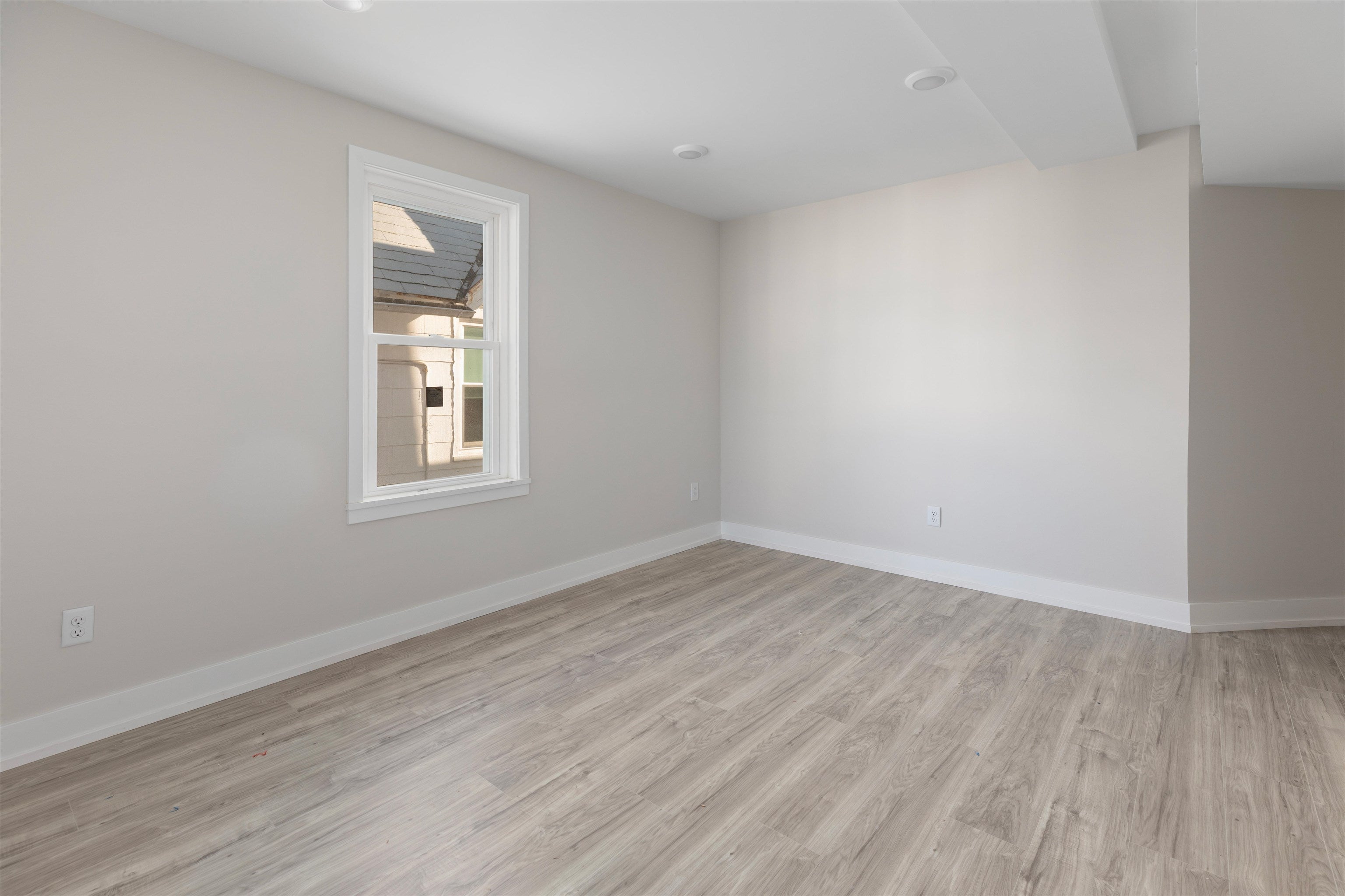 148 E Hildreth Avenue 2 East