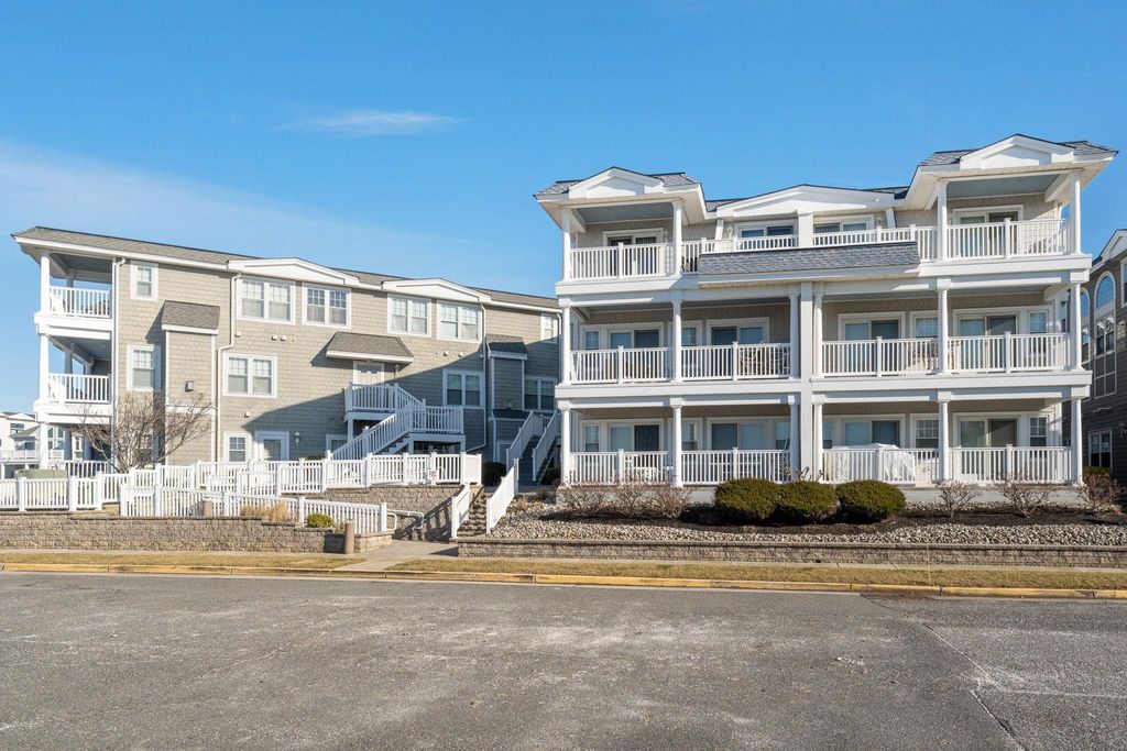 Photo of 700 Ocean Drive #F5, Avalon, NJ 08202 (MLS # 260491)