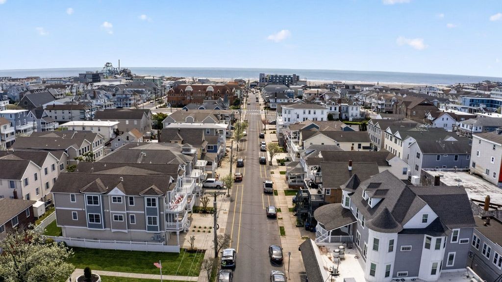 Photo of 206 E Glenwood Avenue, Wildwood, NJ 08260 (MLS # 261037)