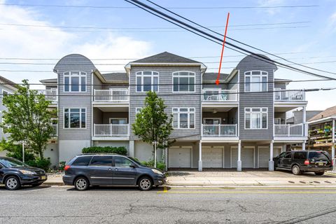 Photo of 216 E Roberts Avenue #7, Wildwood, NJ 08260 (MLS # 252057) Photo of 216 E Roberts Avenue #7, Wildwood, NJ 08260 (MLS # 252057)