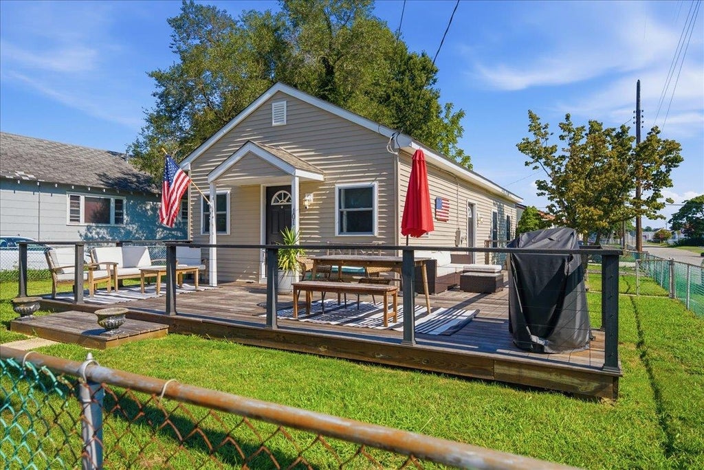 Photo of 101 Pennsylvania Avenue, Villas, NJ 08251 (MLS # 262389)