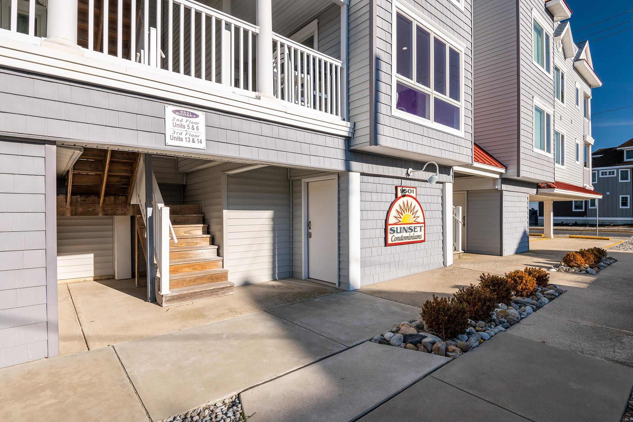 9501 Sunset Drive 6