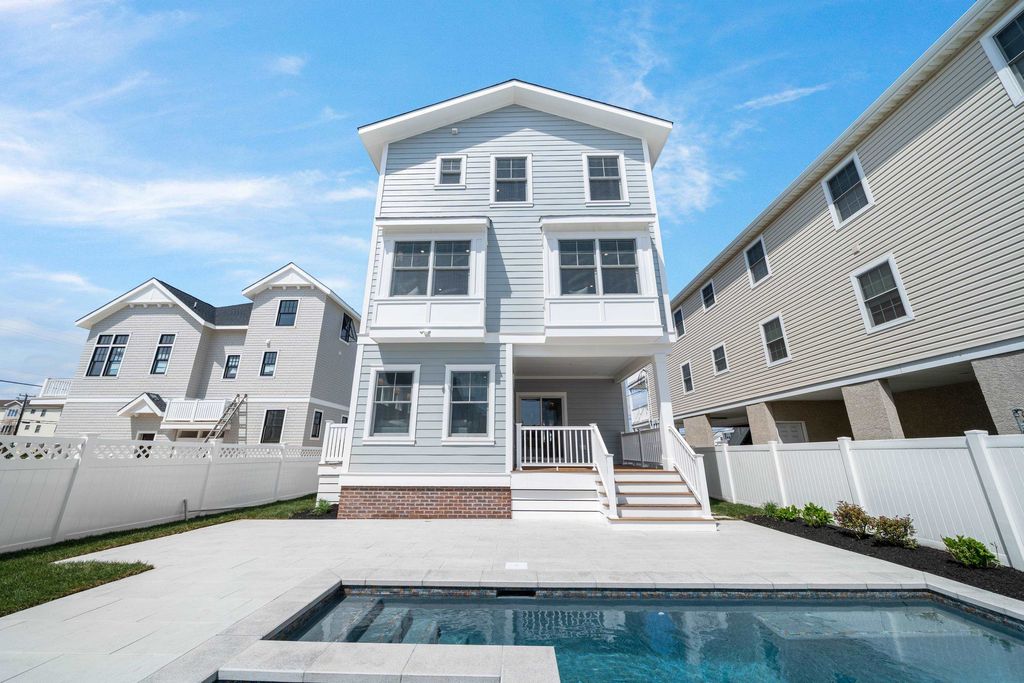 Photo of 911 Surf Avenue, North Wildwood, NJ 08260 (MLS # 260938)
