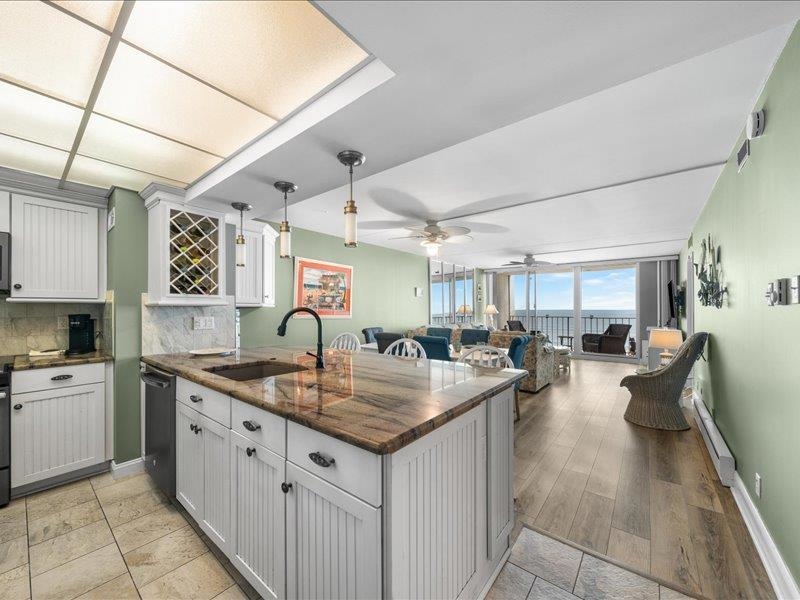 3700 Boardwalk 607S