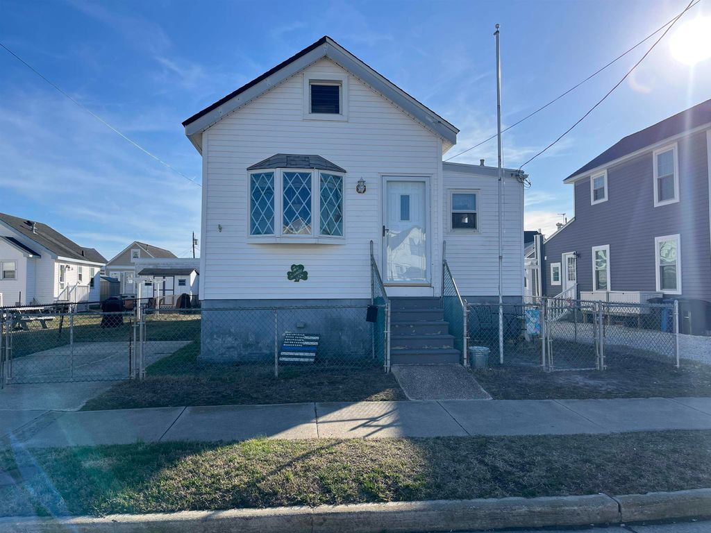Photo of 226 W 15th Avenue, North Wildwood, NJ 08260 (MLS # 260943)