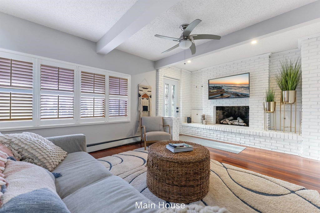 Photo of 407 W Spruce Avenue, North Wildwood, NJ 08260 (MLS # 262545)