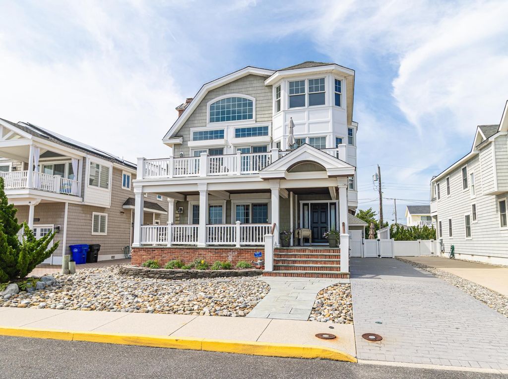Photo of 74 W 7th Street, Avalon, NJ 08202 (MLS # 260093)