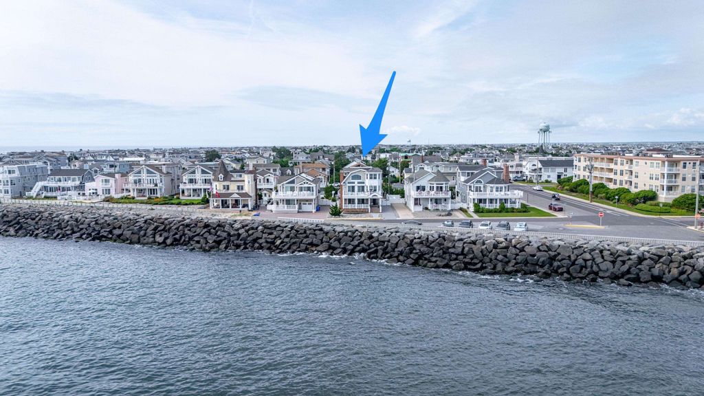 Photo of 74 W 7th Street, Avalon, NJ 08202 (MLS # 260093)