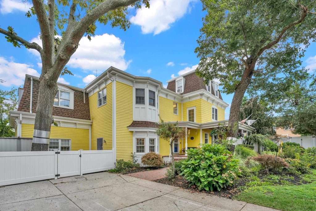 Photo of 143 W Leaming Ave AVE, Wildwood, NJ 08260 (MLS # 262500)