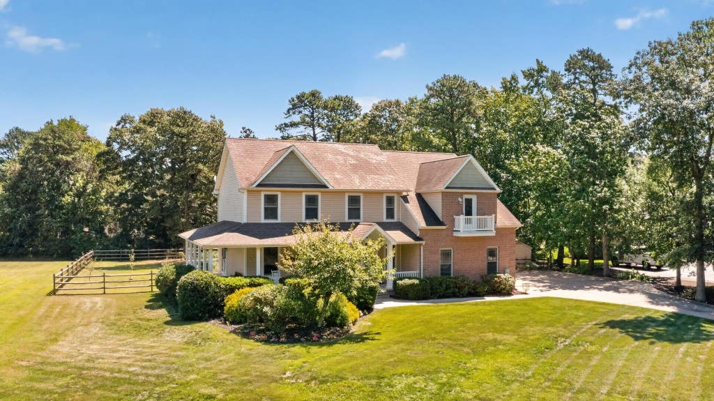 Photo of 8 Galloping Way, Cape May Court House, NJ 08210 (MLS # 262374)
