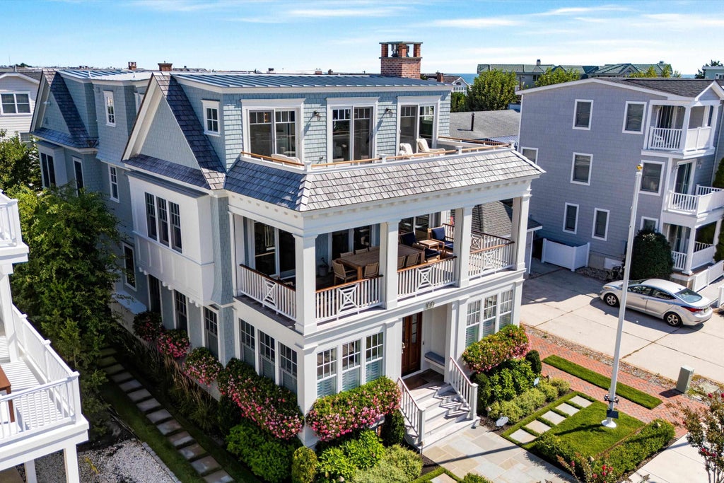 Photo of 109 40th Street, Avalon, NJ 08202 (MLS # 262642)