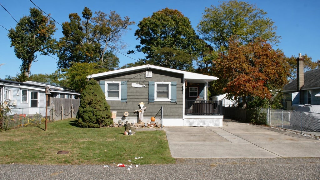 Photo of 117 Evergreen Avenue, Villas, NJ 08251 (MLS # 263087)
