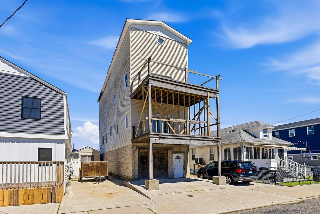 Photo of 753 W Glenwood Ave AVE, West Wildwood, NJ 08260 (MLS # 261240)