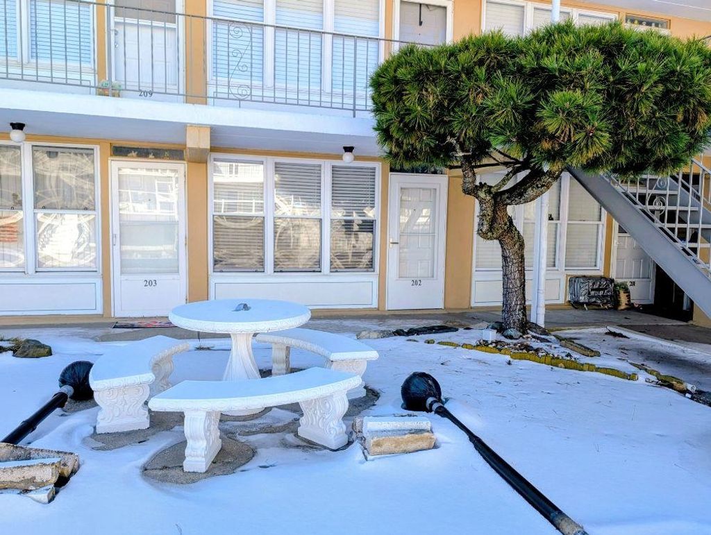 Photo of 422 E 4th Avenue #202, North Wildwood, NJ 08260 (MLS # 260278)