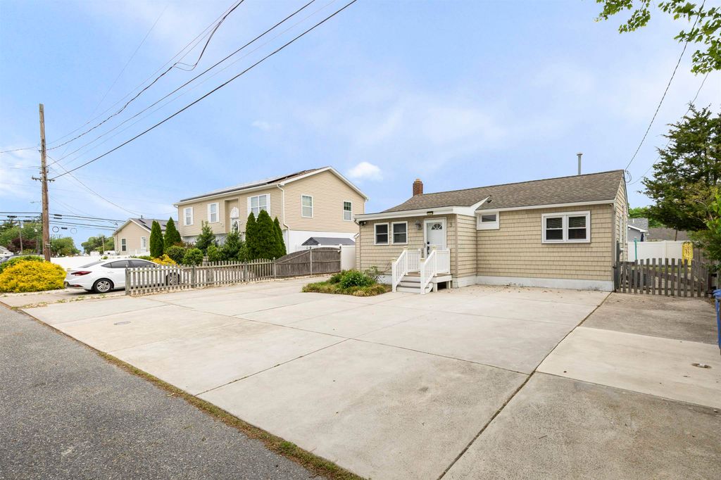 Photo of 3 Vermont Avenue, Villas, NJ 08251 (MLS # 261235)