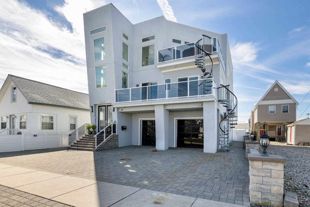 Photo of 420 W 17th Avenue, North Wildwood, NJ 08026 (MLS # 253169)