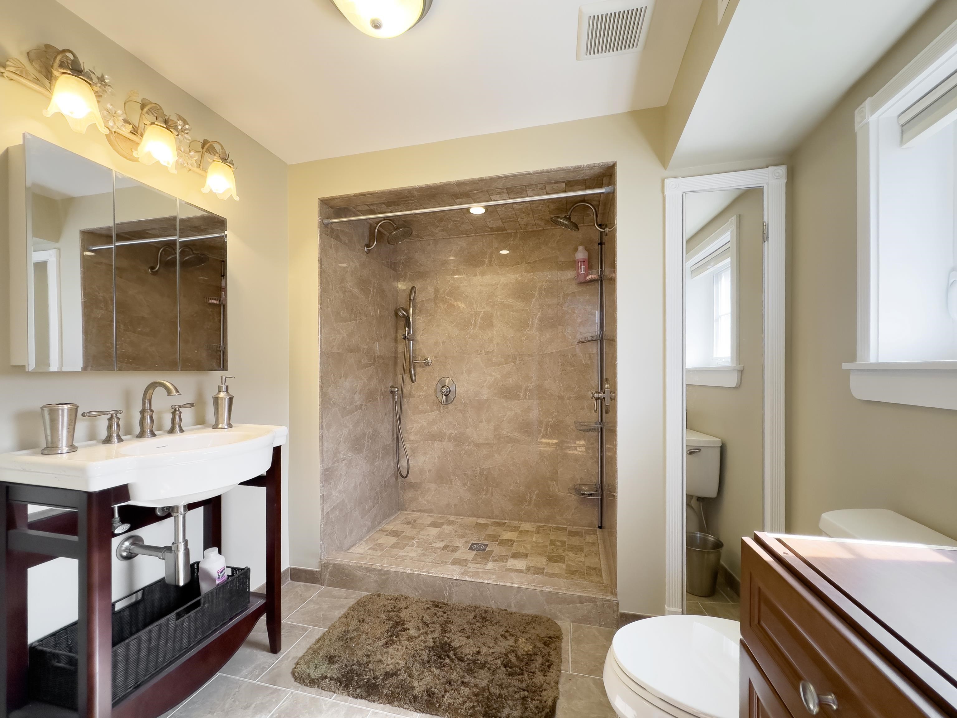 Wildwood, New Jersey 08260, United States, 7 Bedrooms Bedrooms, ,5 BathroomsBathrooms,Residential,Active,216984