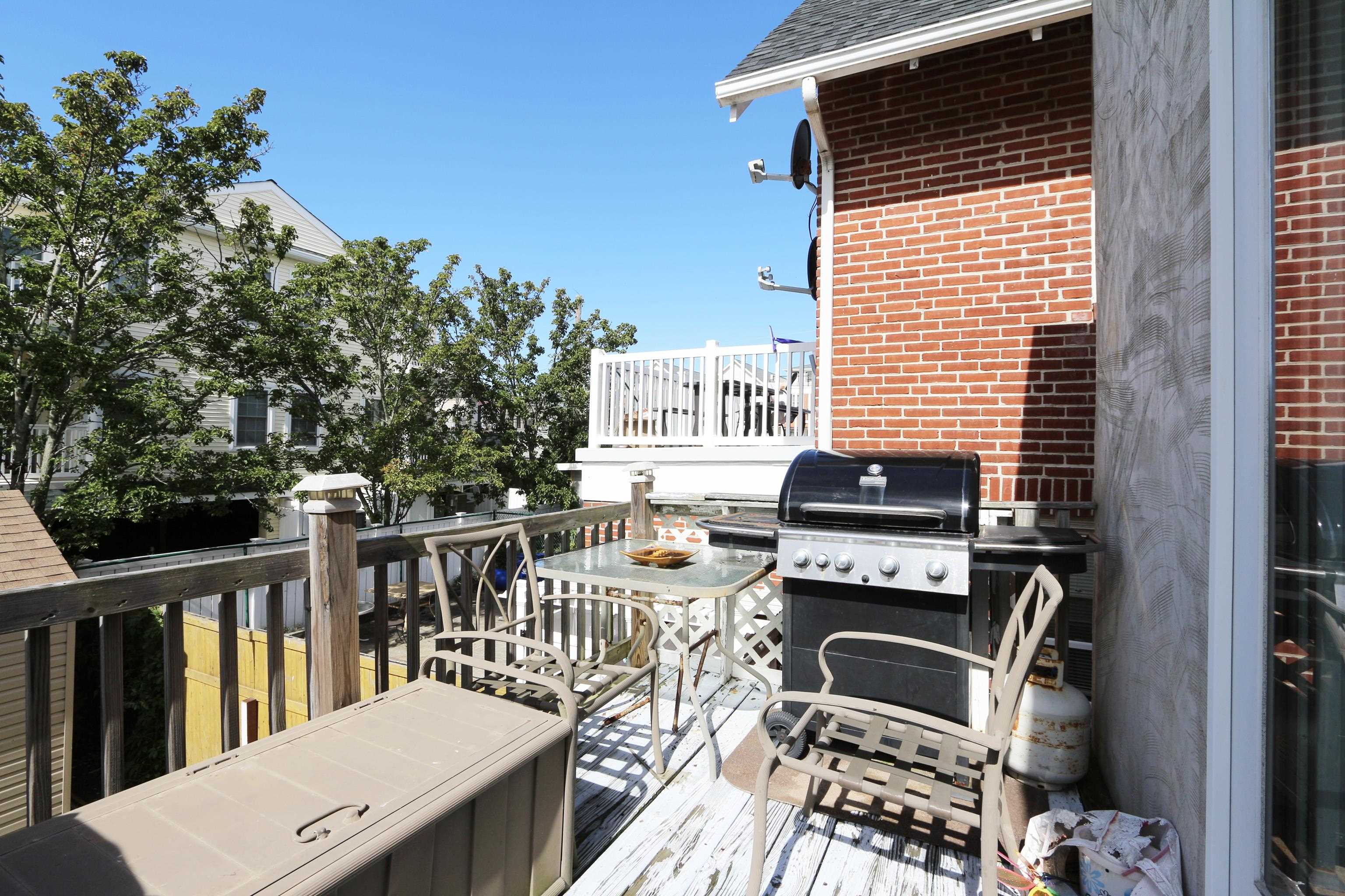 Wildwood, New Jersey 08260, United States, 7 Bedrooms Bedrooms, ,5 BathroomsBathrooms,Residential,Active,216984