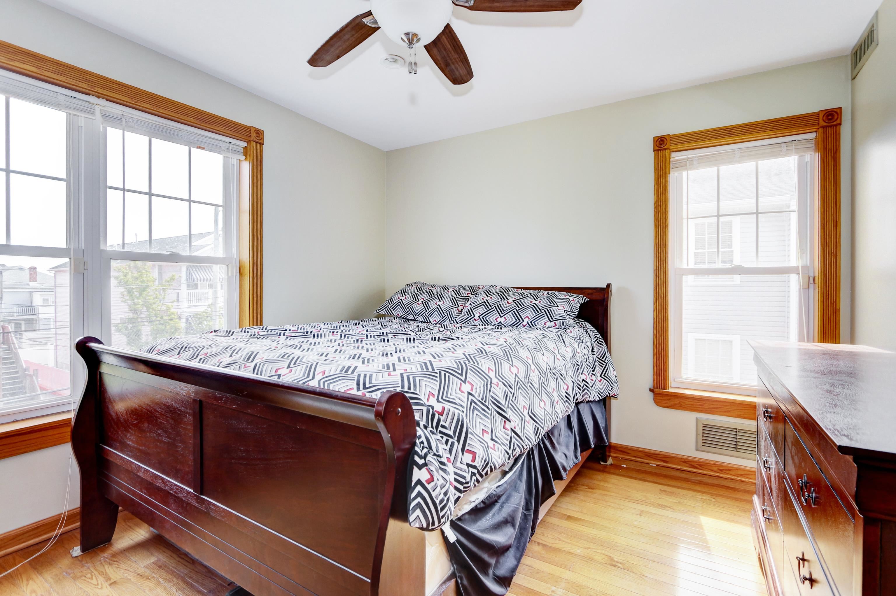 Wildwood, New Jersey 08260, United States, 7 Bedrooms Bedrooms, ,5 BathroomsBathrooms,Residential,Active,216984