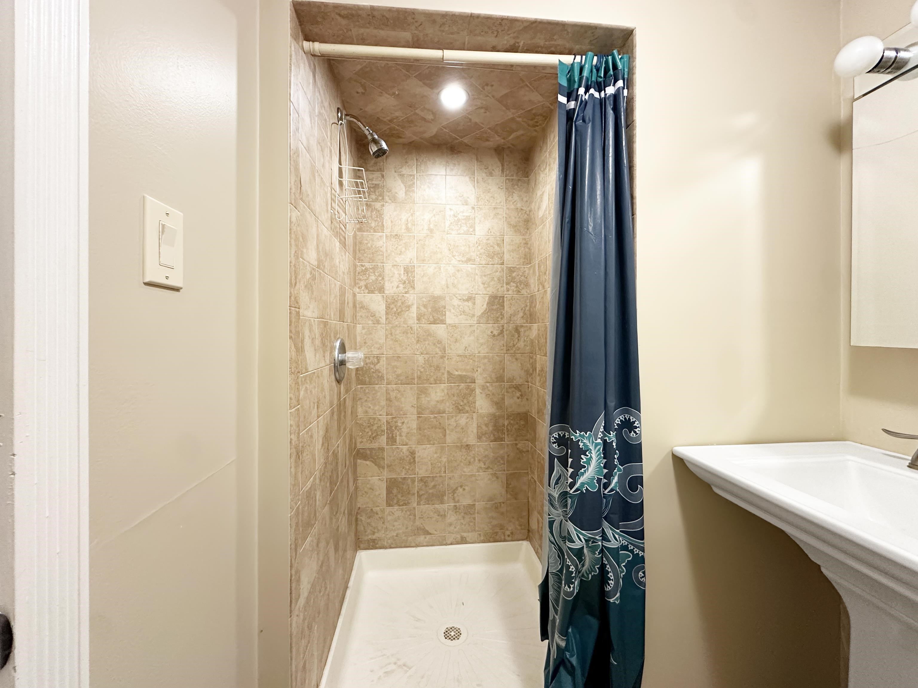 Wildwood, New Jersey 08260, United States, 7 Bedrooms Bedrooms, ,5 BathroomsBathrooms,Residential,Active,216984