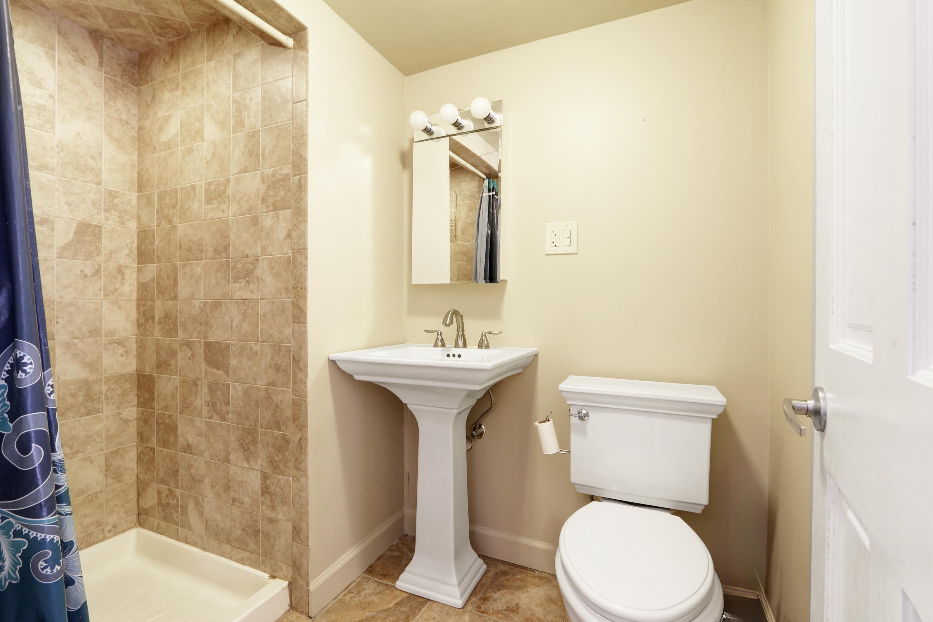 Wildwood, New Jersey 08260, United States, 7 Bedrooms Bedrooms, ,5 BathroomsBathrooms,Residential,Active,216984