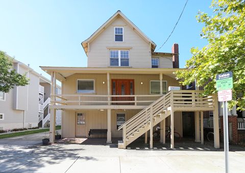 Photo of 208 E Maple Avenue, Wildwood, NJ 08260 (MLS # 252841)