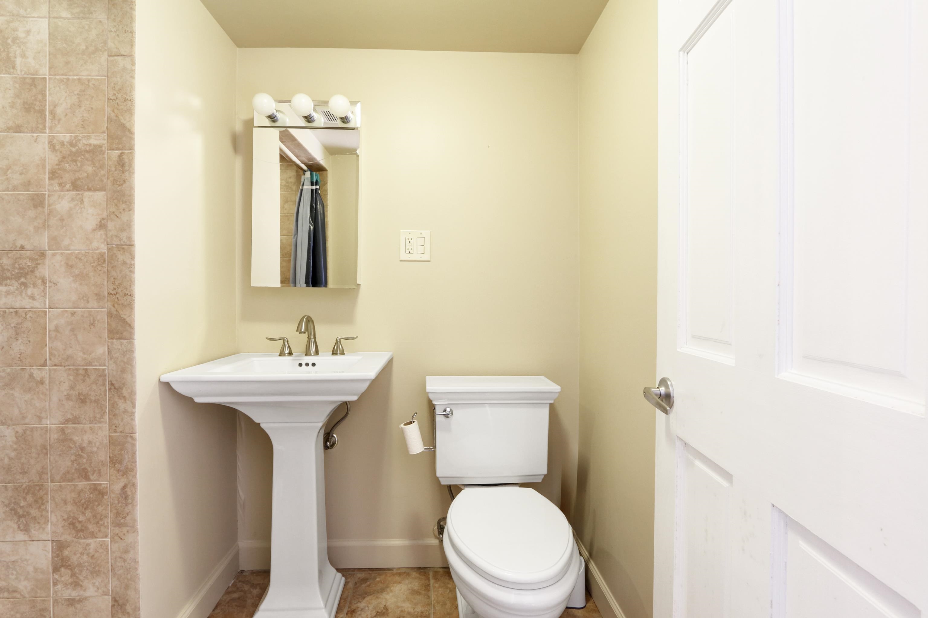 Wildwood, New Jersey 08260, United States, 7 Bedrooms Bedrooms, ,5 BathroomsBathrooms,Residential,Active,216984