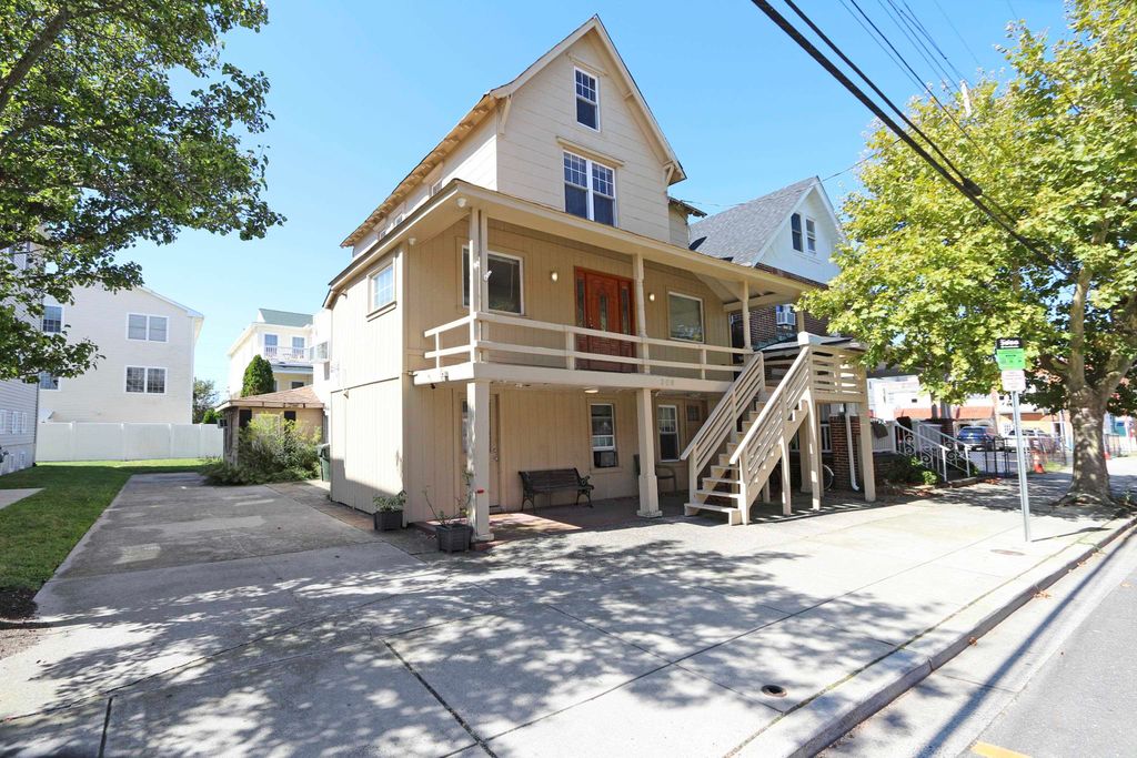 Photo of 208 E Maple Avenue, Wildwood, NJ 08260 (MLS # 252841)