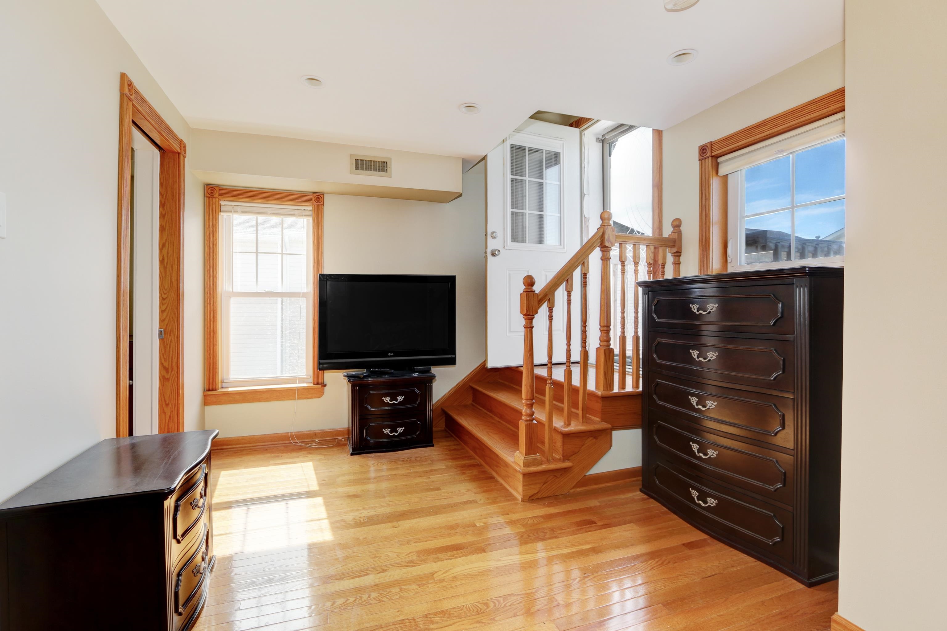 Wildwood, New Jersey 08260, United States, 7 Bedrooms Bedrooms, ,5 BathroomsBathrooms,Residential,Active,216984