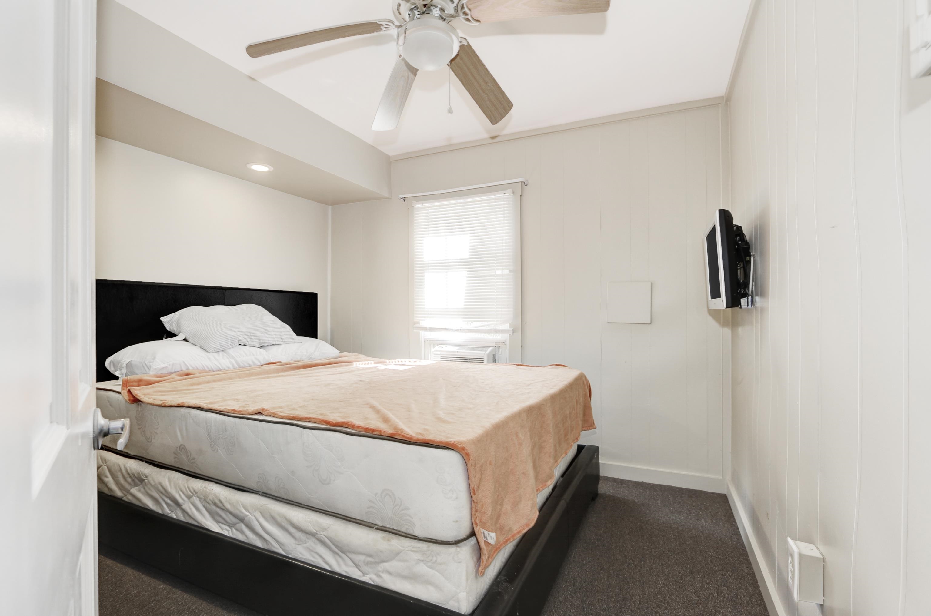 Wildwood, New Jersey 08260, United States, 7 Bedrooms Bedrooms, ,5 BathroomsBathrooms,Residential,Active,216984