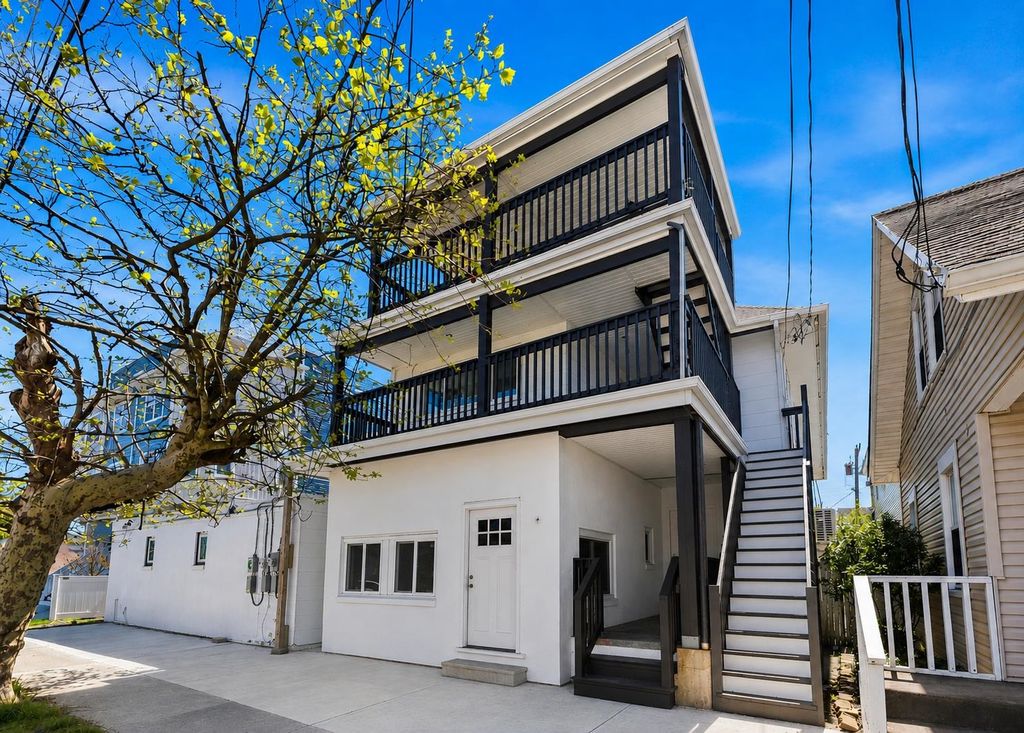Photo of 233 E Juniper Avenue #4, Wildwood, NJ 08260 (MLS # 261398)
