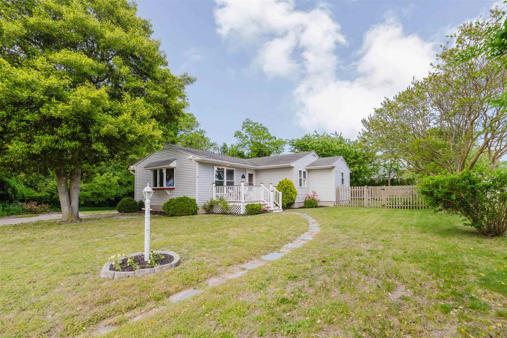 Photo of 5 Douglass Road, Cape May Court House, NJ 08210 (MLS # 261331)
