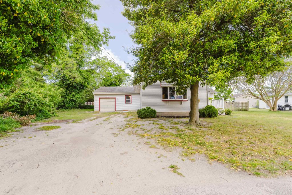 Photo of 5 Douglass Road, Cape May Court House, NJ 08210 (MLS # 261331)