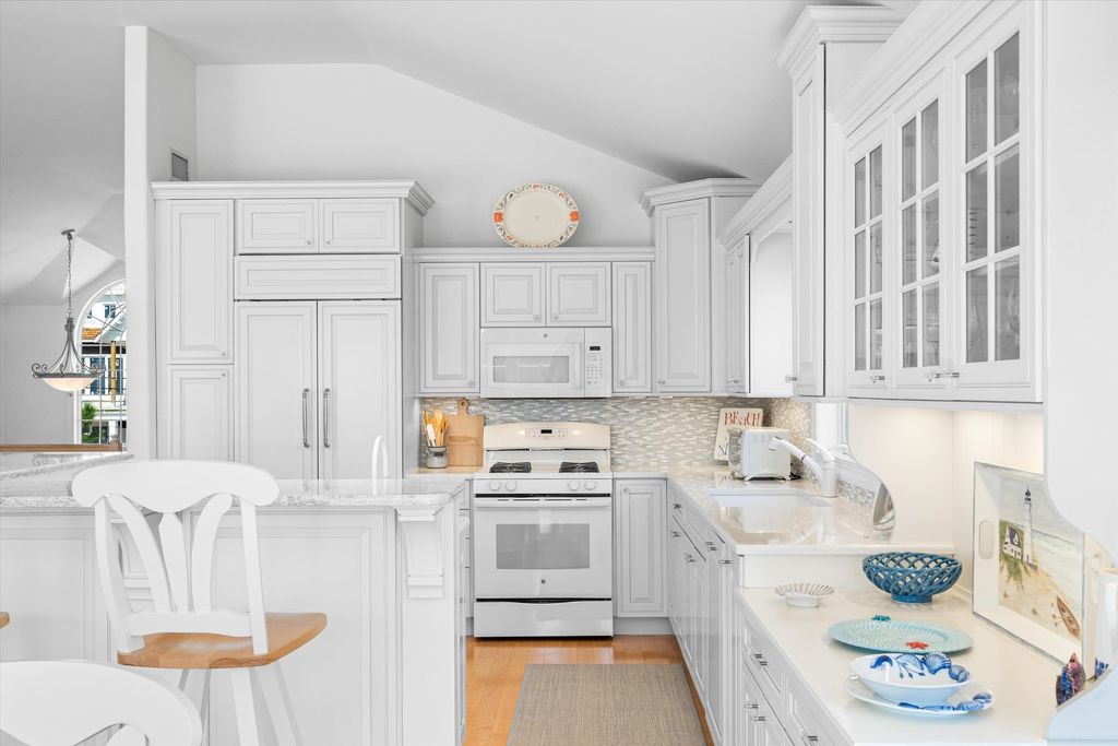 Photo of 10108 1st Avenue, Stone Harbor, NJ 08247 (MLS # 252246)