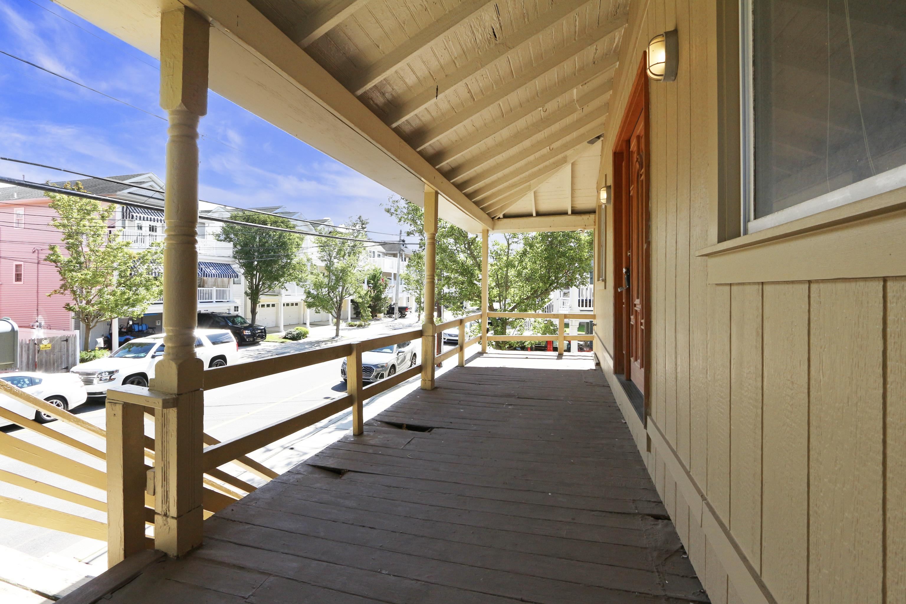 208 E Maple Avenue