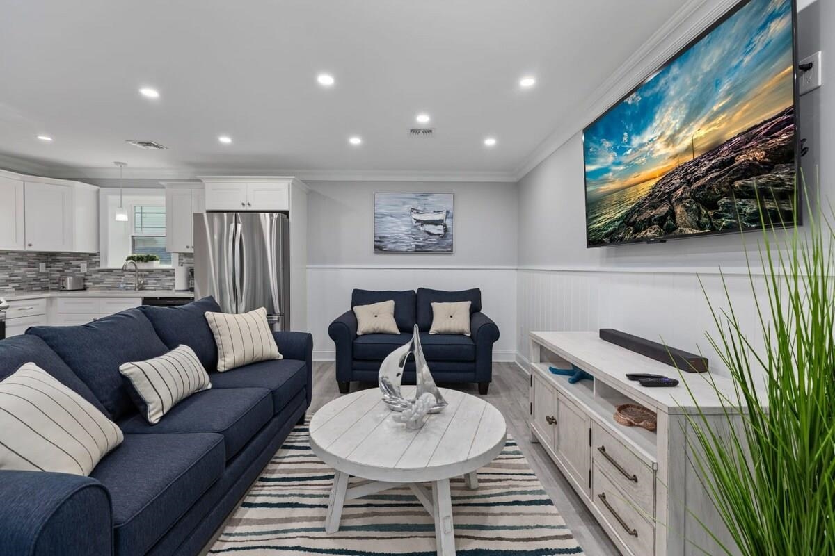 204 E Primrose Road 104