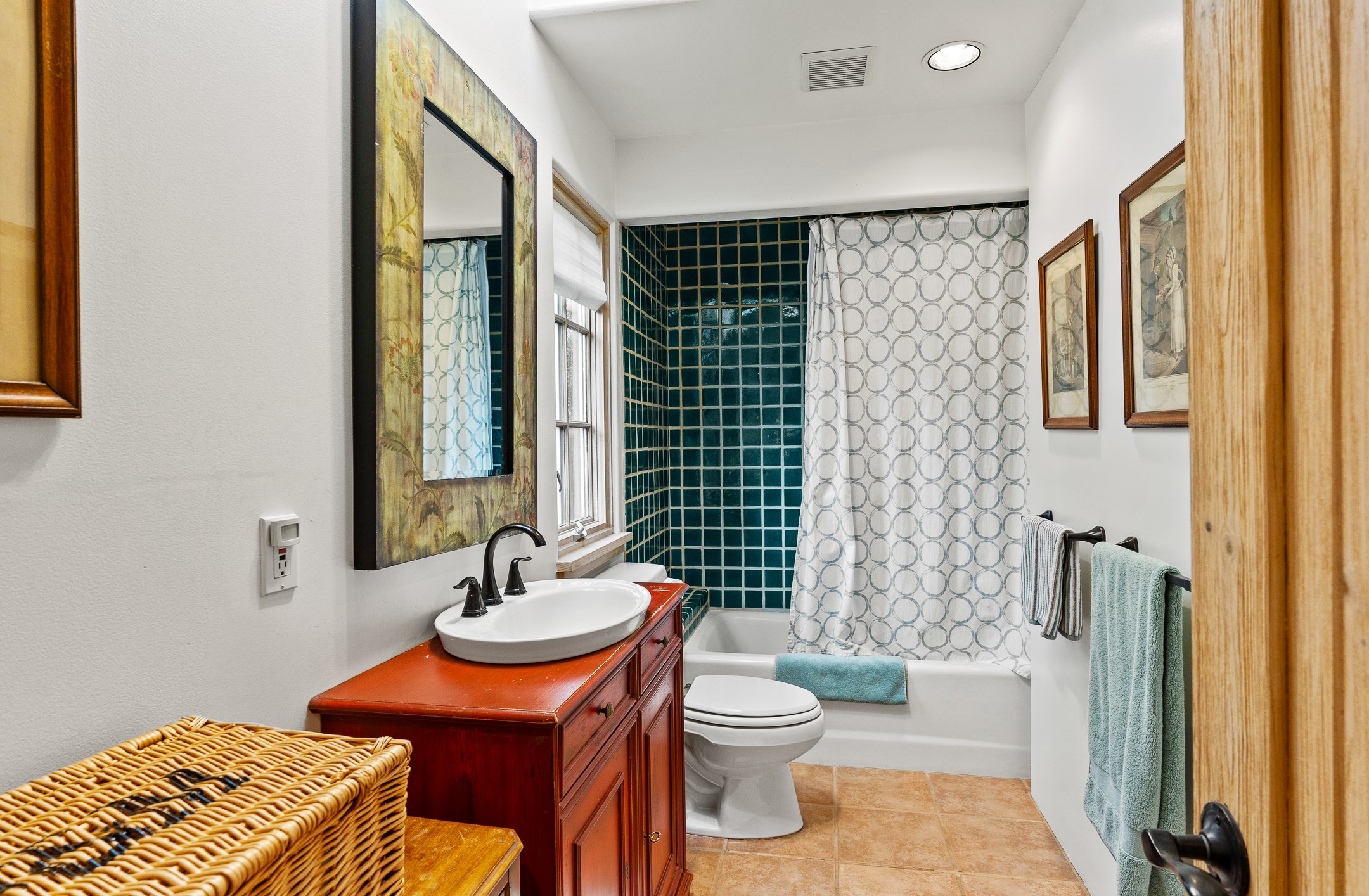 Santa Fe, New Mexico 87501, United States, 5 Bedrooms Bedrooms, ,5 BathroomsBathrooms,Residential,Active,217544