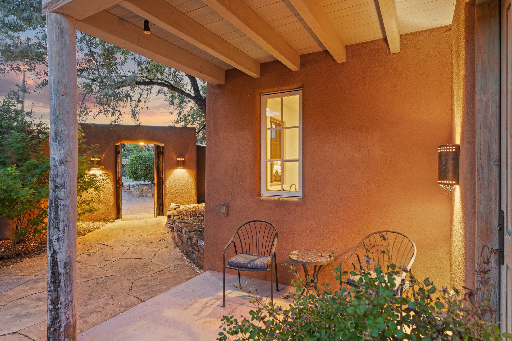 Santa Fe, New Mexico 87501, United States, 5 Bedrooms Bedrooms, ,5 BathroomsBathrooms,Residential,Active,217544